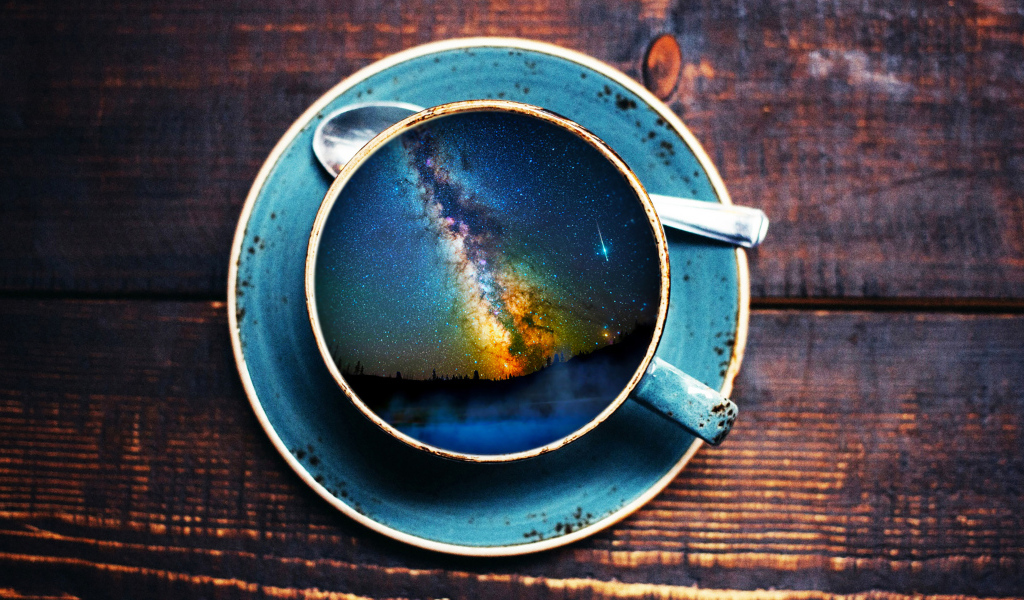 Млечный путь нарисован в чашке кофе