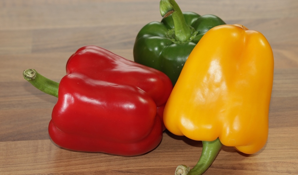 Большой разноцветный сладкий перец