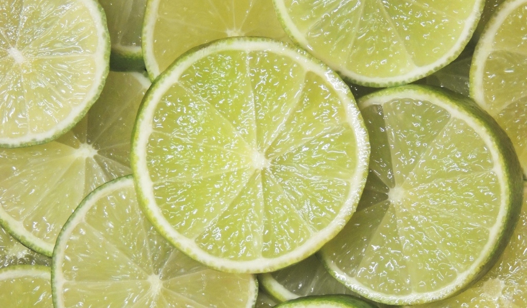 Кислый нарезанный лайм крупным планом