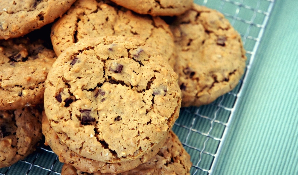 Аппетитное круглое печенье с шоколадом