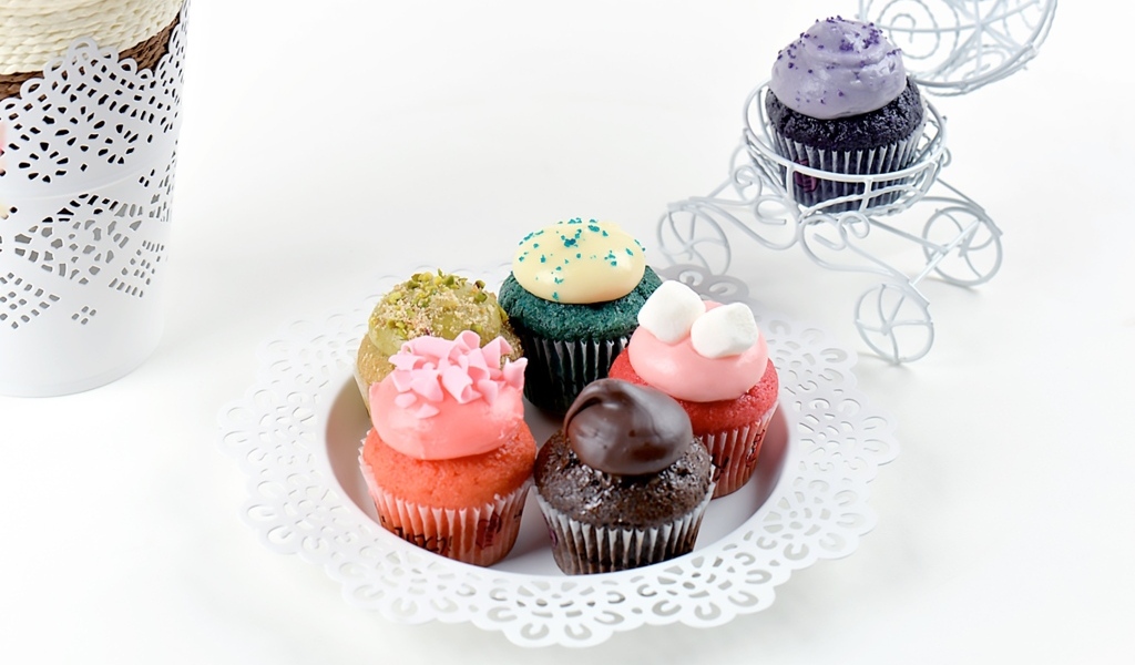 Аппетитные сладкие кексы с кремом