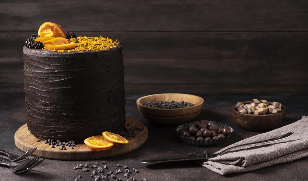 Шоколадный торт с апельсиновой стружкой