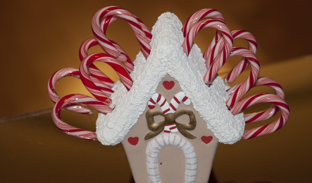 Рождественский домик с конфетами