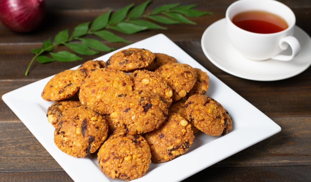 Вкусное  сладкое печенье с чашкой чая