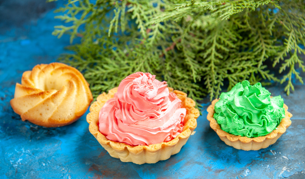 Песочные корзиночки с разноцветным кремом