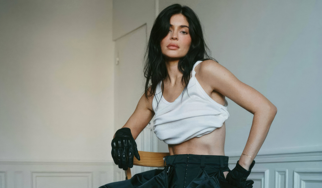 Спортивная девушка модель Кайли Дженнер