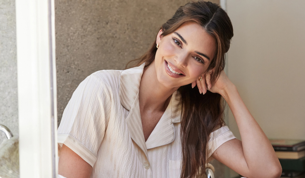 Милая улыбка модели Кендалл Дженнер