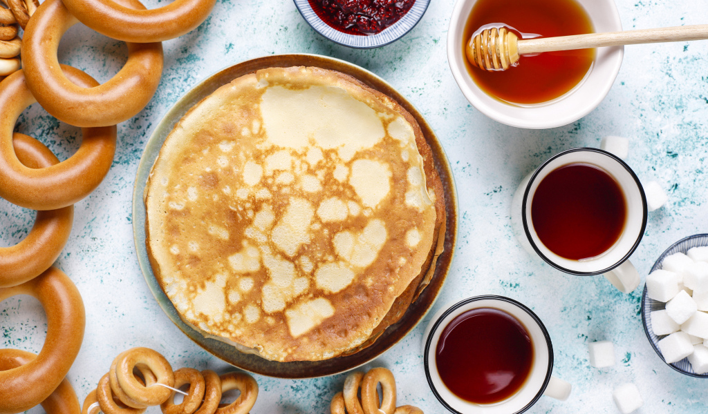 Аппетитные блины и угощения на праздник Масленица