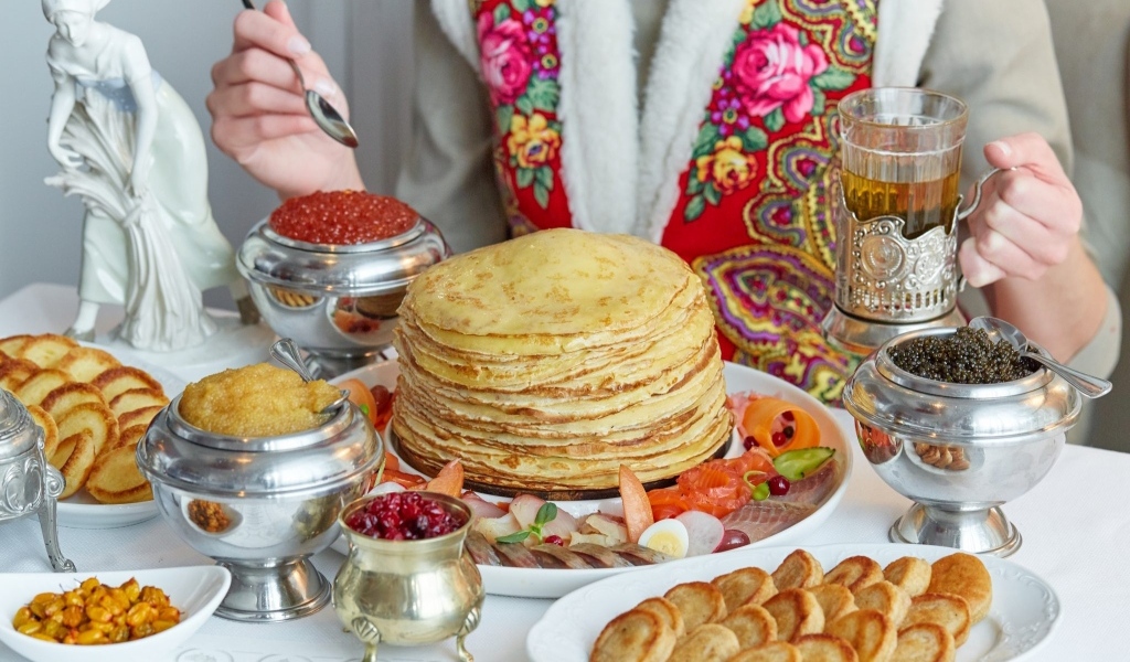 Блины и угощения на праздник Масленица