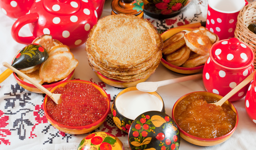 Угощения на праздник Масленица на столе