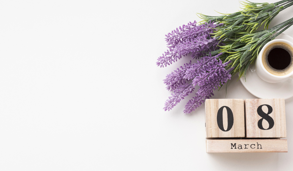 Кубики, кофе и букет цветов на белом фоне на 8 марта