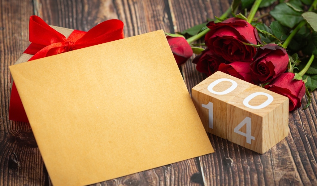 Шаблон открытки с розами на День Святого Валентина 14 февраля