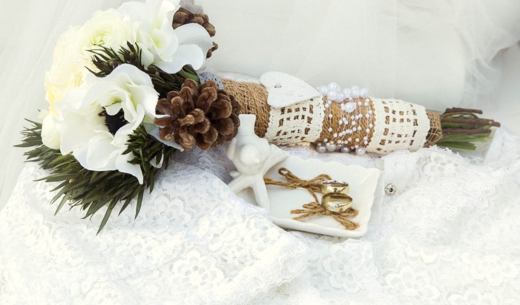 Свадебный букет с обручальными кольцами
