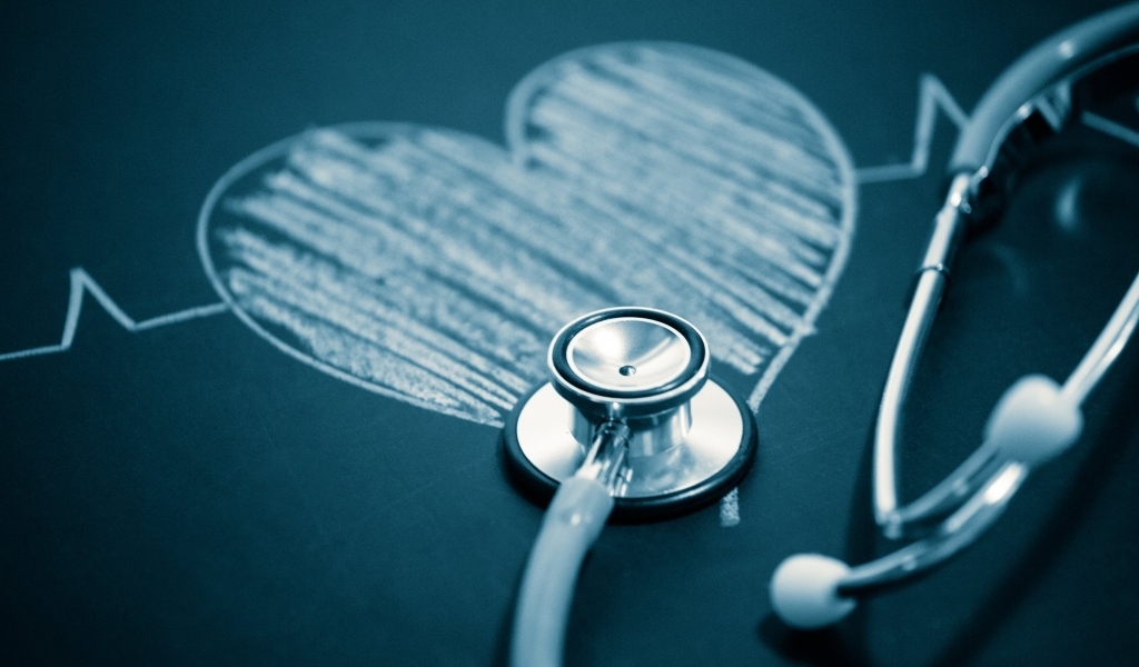 Нарисованное мелом сердце со стетоскопом