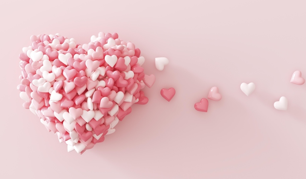 Сердце из маленьких сердечек на розовом фоне