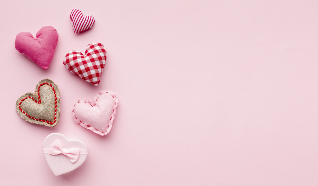 Маленькие тканевые сердечки