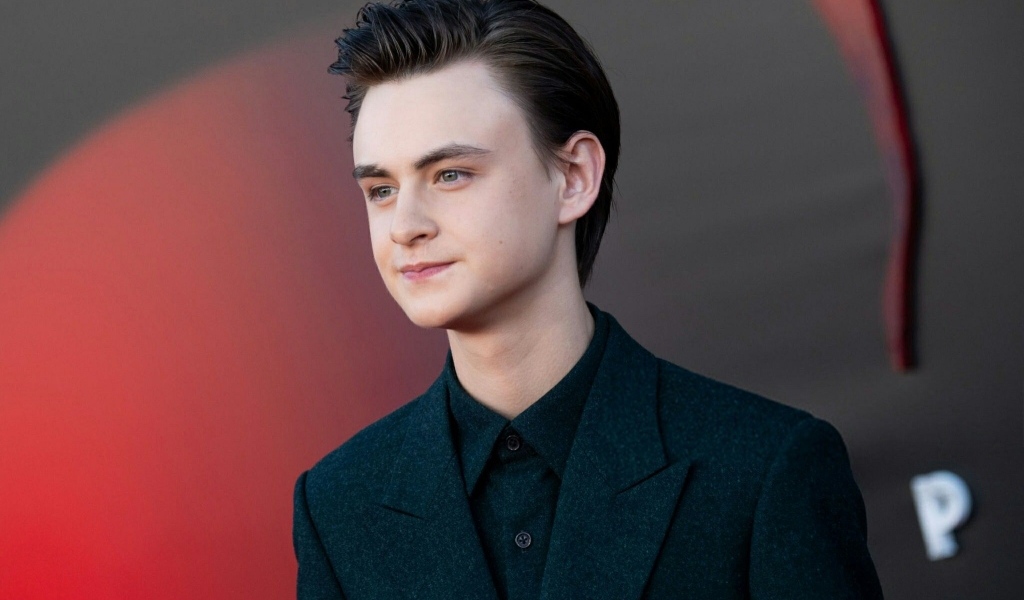 Молодой стильный актер Джейден Мартелл