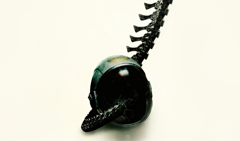 Шлем на белом фоне в фильме Чужой: Ромул, 2024