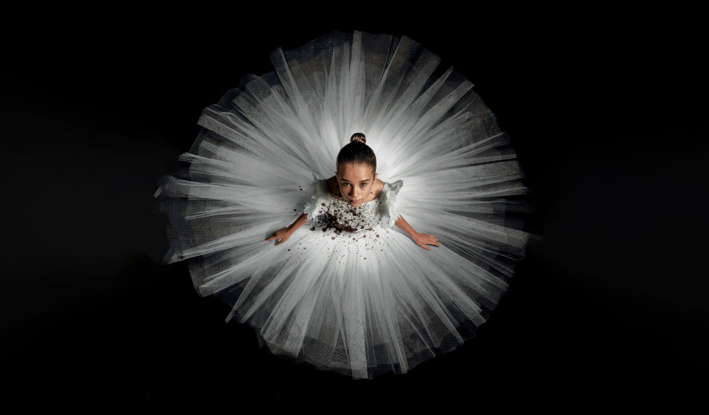 Постер фильма ужасов Эбигейл