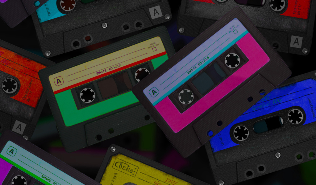 Старые разноцветные магнитофонные кассеты