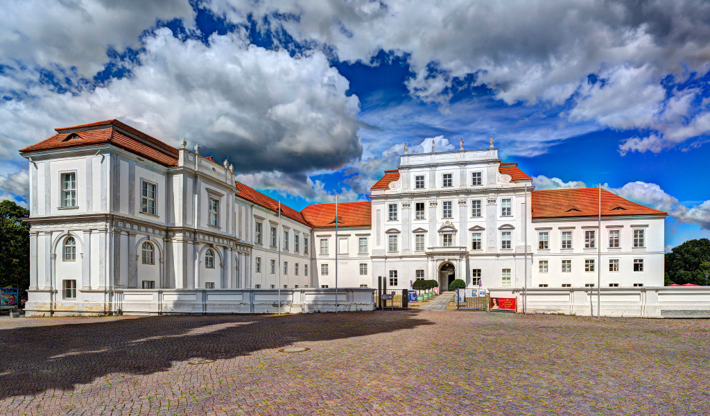 Здание ратуши в городе Ораниенбург, Германия