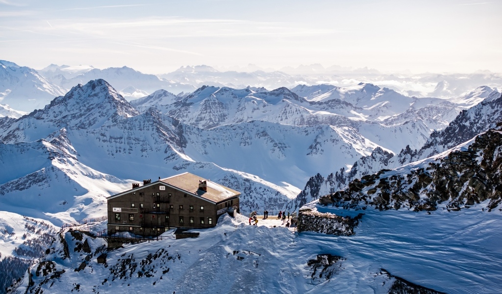 Большой ледник Курмайор в снегу, Италия