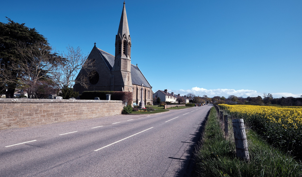 Старая церковь у дороги, Шотландия