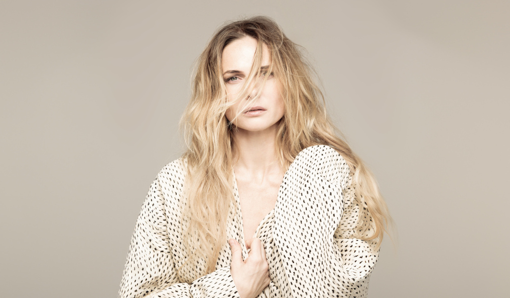 Волосы на лице у актрисы Ребекки Фергюсон