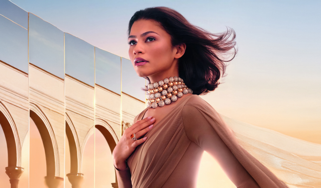 Актриса Зендая с украшениями на шее