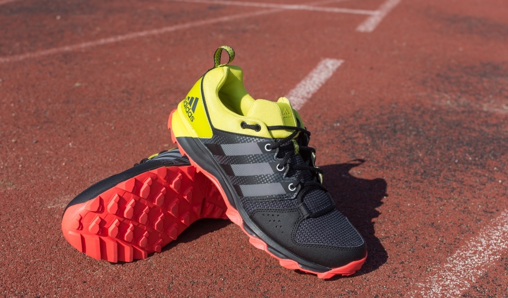 Спортивные кроссовки адидас 