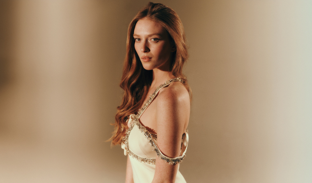 Американская рыжеволосая актриса Ларсен Томпсон