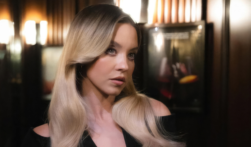 Голубоглазая блондинка актриса Сидни Суини