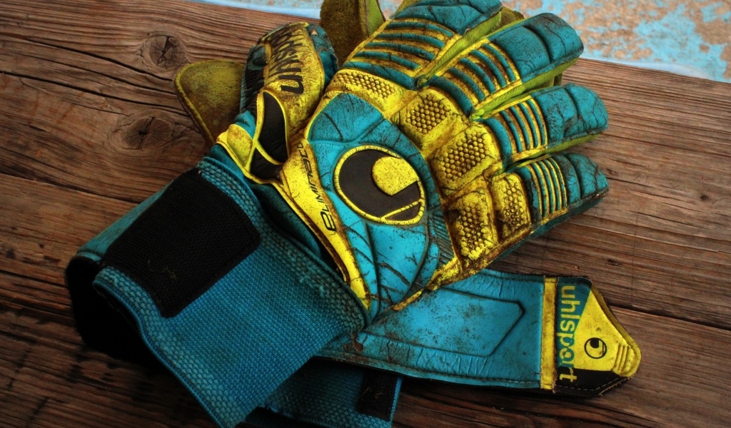 Перчатки вратаря