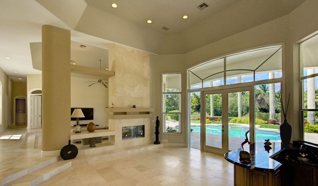 Большой просторный дом с выходом к бассейну