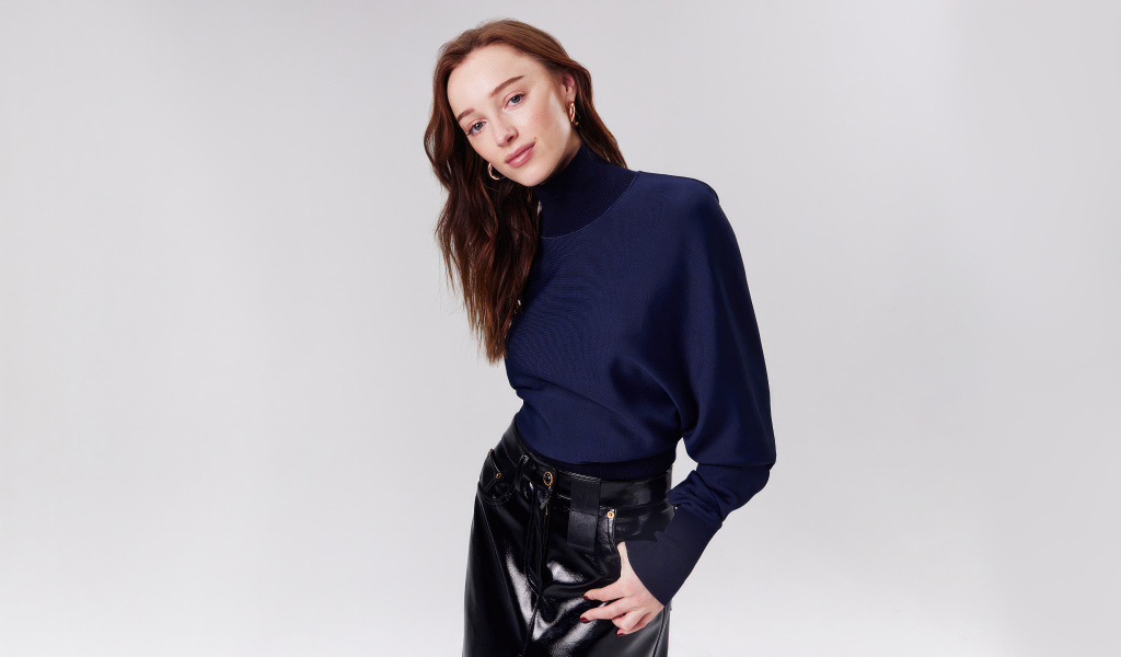 Рыжеволосая девушка актриса Фиби Дайневор