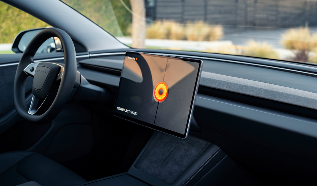 Салон автомобиля Tesla Model 3 2024  года