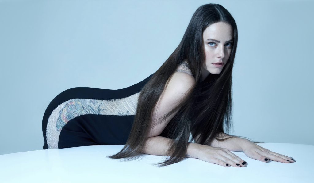 Молодая девушка актриса Кая Скоделарио