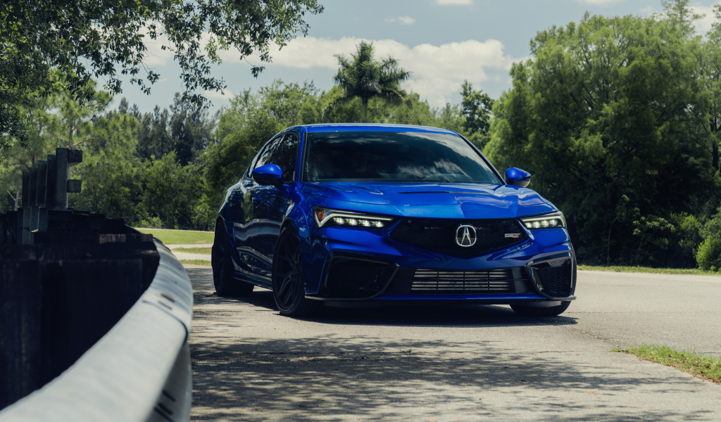 Синий автомобиль Acura Integra Type S