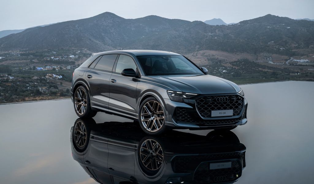 Автомобиль Audi RS Q8 2024 года
