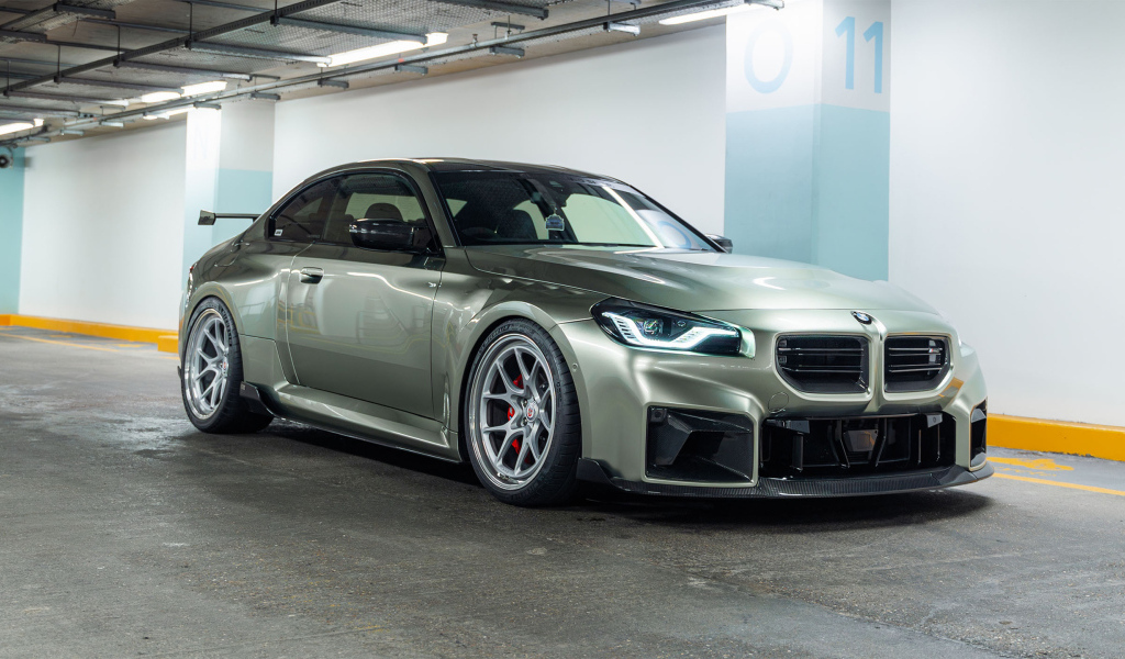 Автомобиль BMW M2 TR87 Edition в гараже