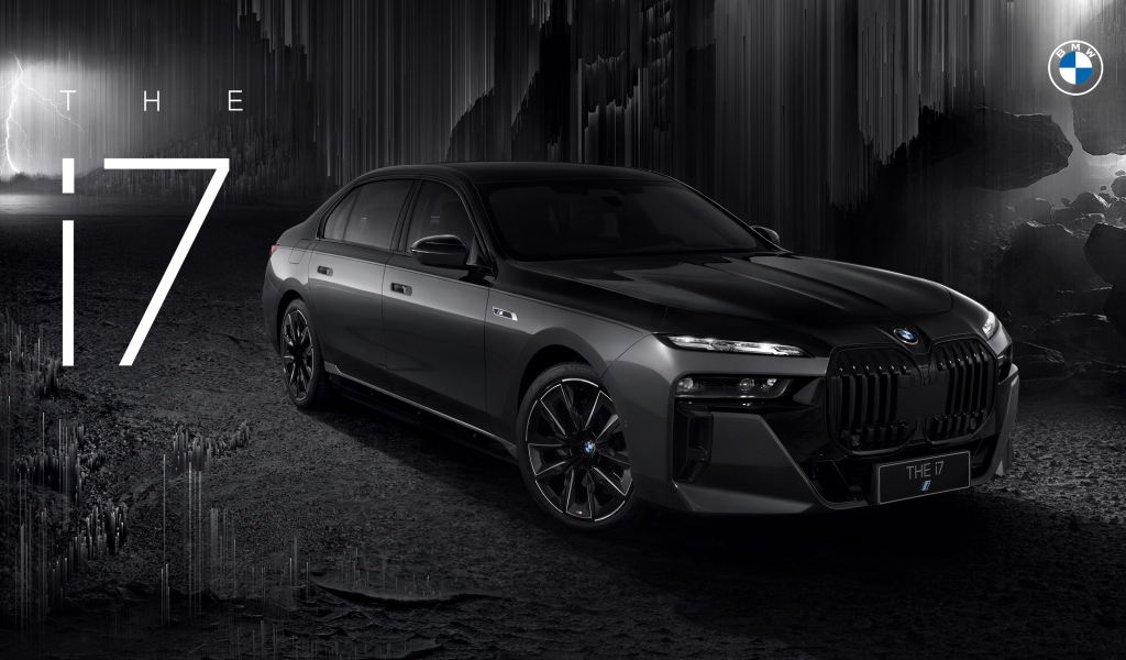 Черный автомобиль BMW i7