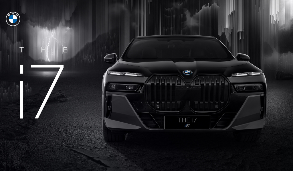 Вид спереди на автомобиль BMW i7
