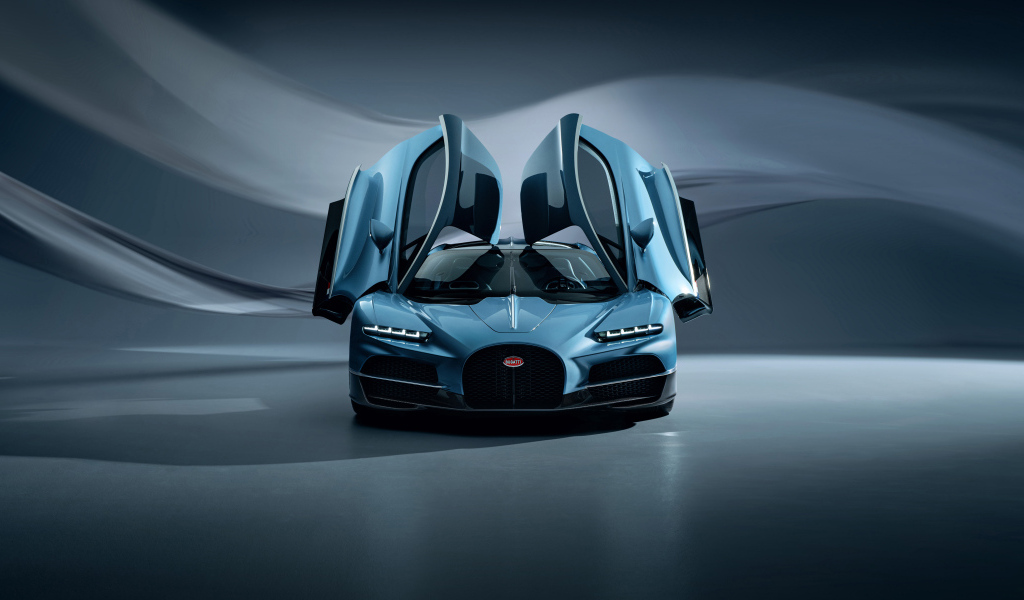 Автомобиль Bugatti Tourbillon 2024 года с открытыми дверями