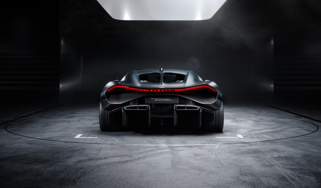 Спортивный автомобиль Bugatti Tourbillon 2024 года вид сзади