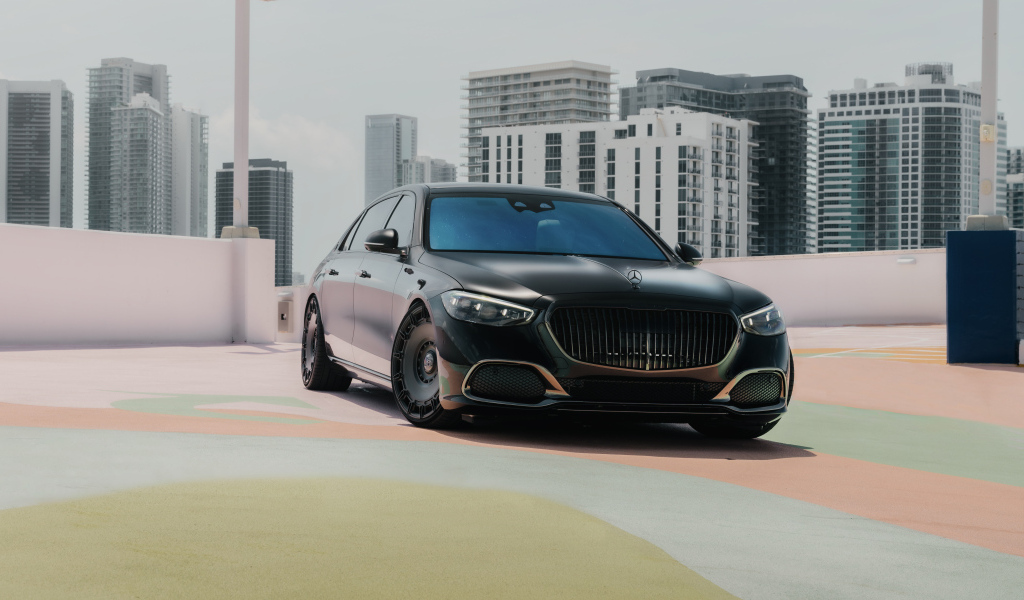 Черный автомобиль Mercedes-Benz Maybach S Class S680 V12