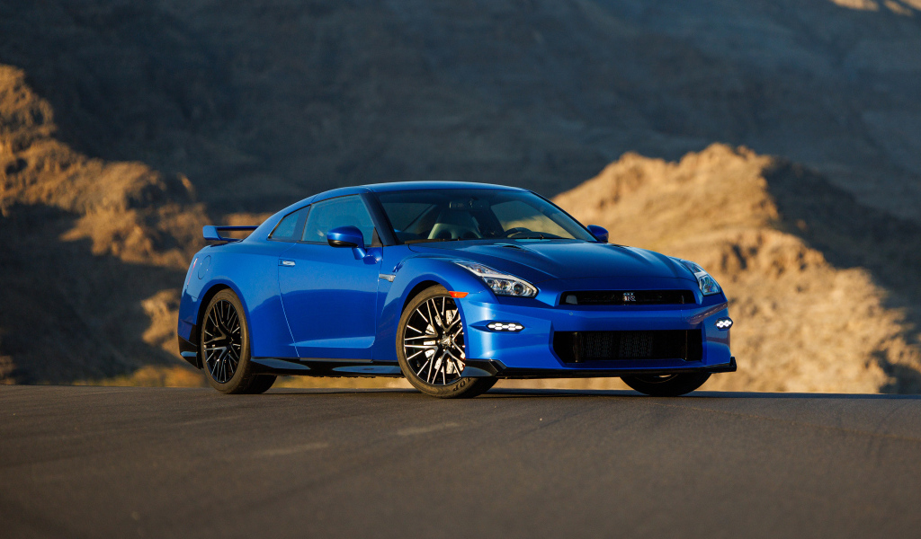Автомобиль Nissan GT-R Skyline Edition2024 года синего цвета
