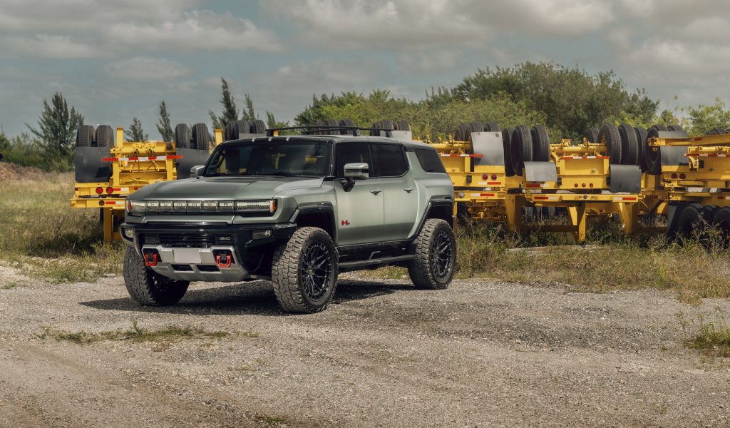 Большой электрический внедорожник Hummer