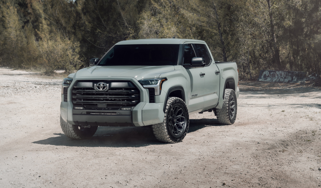 Большой пикап Toyota Tundra