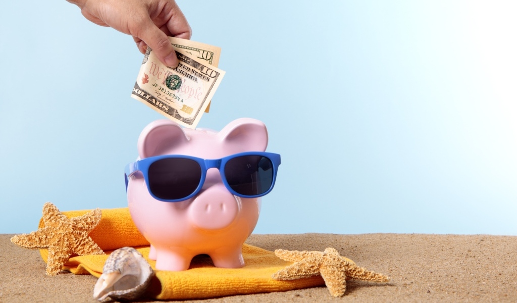 Свинья копилка с долларами на отдых