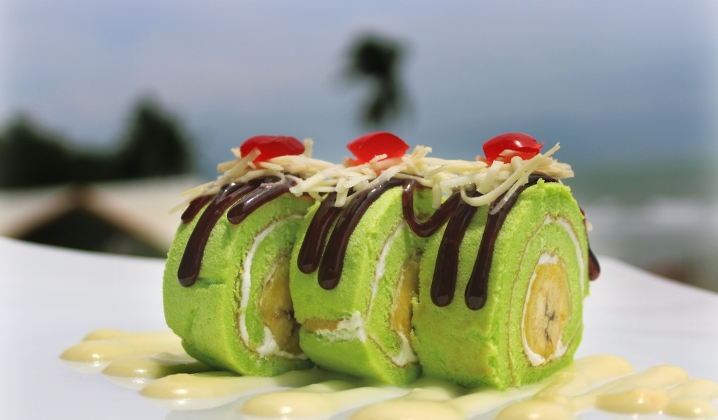 Рулет с бананом и сгущенкой